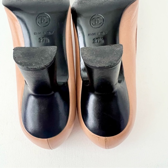 CHANEL | Vintage Beige & Black Leather Cap Toe Square Pumps Bow Logo EU 37.5 - Picture 15 of 16